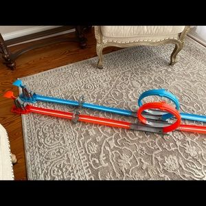 Hot wheels 2 player loop race track